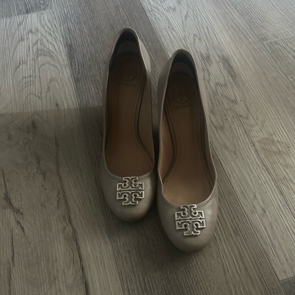Tory Burch size 7 wedge heels